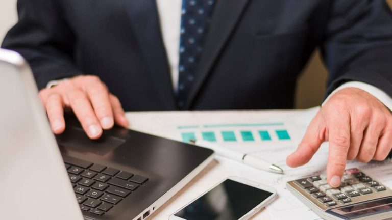 Egenföretagare har bara två veckor på sig att säga upp sig från modulsystemet om det inte längre kompenserar dem