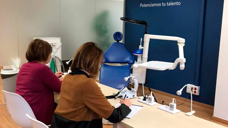 Sju av tio egenföretagare tandläkare går minst en utbildning varje år