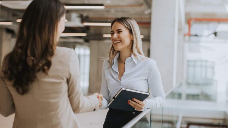 Andelen kvinnliga chefer i mikroföretag är högre än i stora företag
