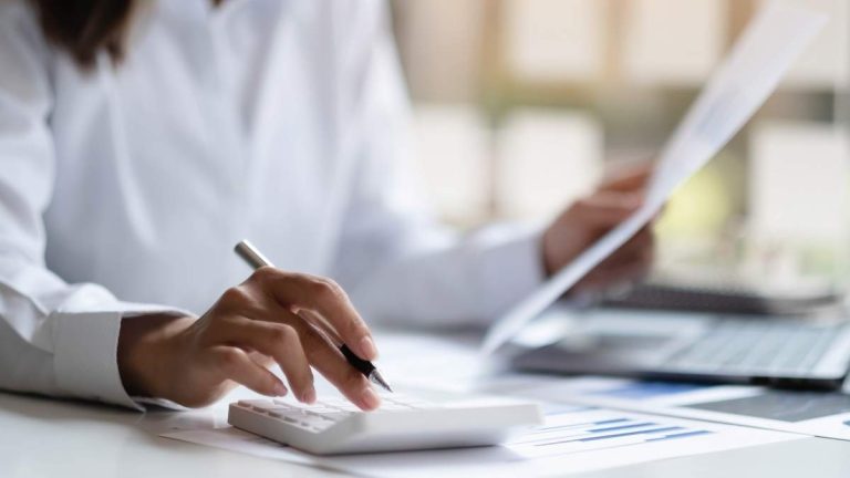 De skatter och skatteplikter som egenföretagare ska presentera nästa april