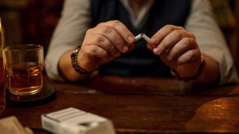 Den spanska besöksnäringen avvisar regeringens plan mot rökning som kommer att förbjuda rökning på terrasser