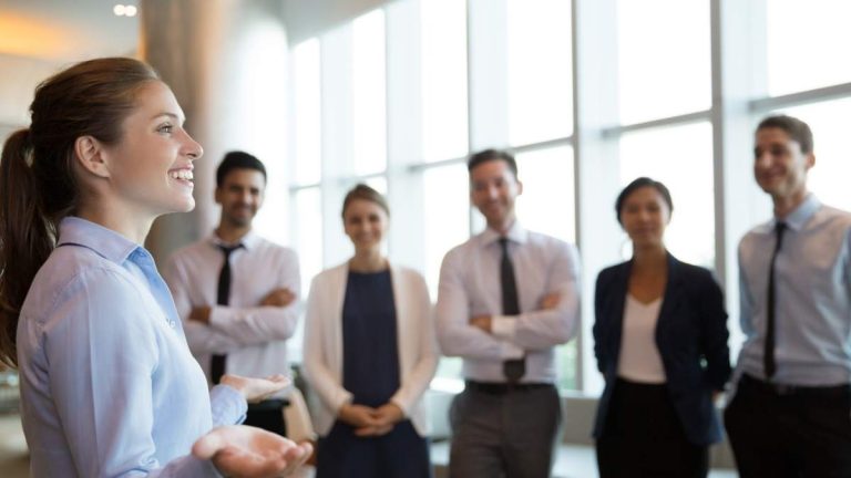 Egenföretagare kan i år spara 5 000 euro på sina anställdas sociala avgifter