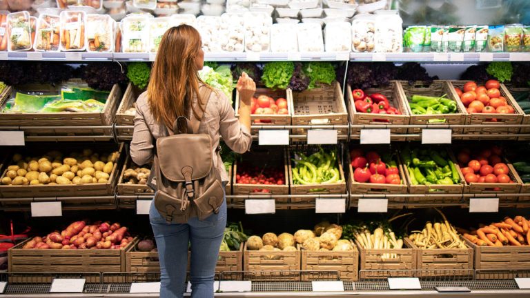 Handelsförsäljningen ökade med 2,1 % på årsbasis i januari, men sysselsättningen dämpade utvecklingen