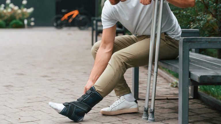 Hur kan egenföretagare klara av sjukskrivningar på grund av en icke arbetsrelaterad olycka eller sjukdom utomlands?