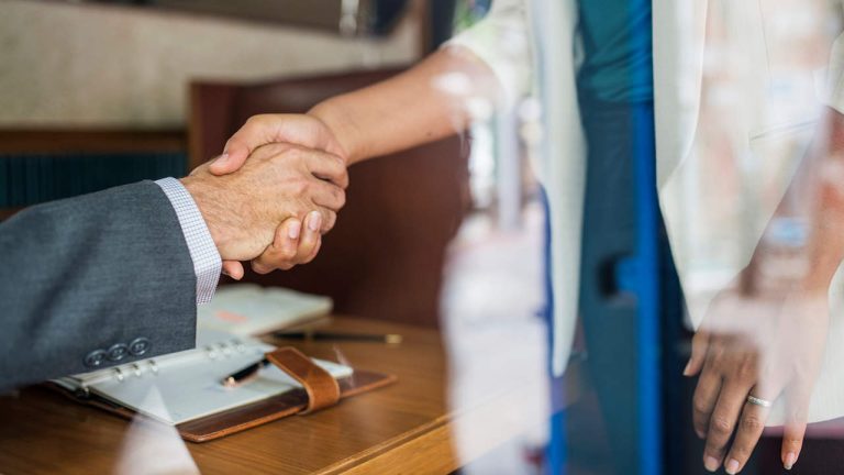 Två satsningar för tusentals egenföretagare i kontakt med unga som genomfört ett generationsskifte