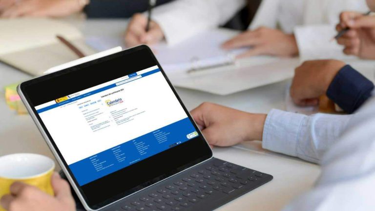 April 2024 skattekalender, vilka blanketter ska egenföretagare lämna in?