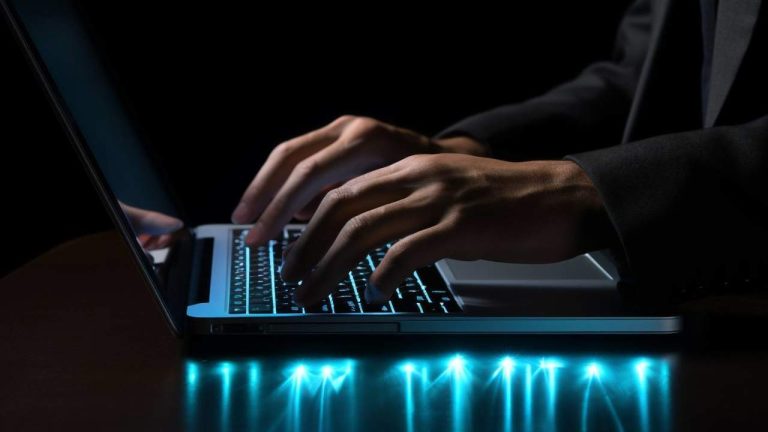 Cybersäkerhetsexperter varnar för en ny attack som stjäl företags e-postkontakter