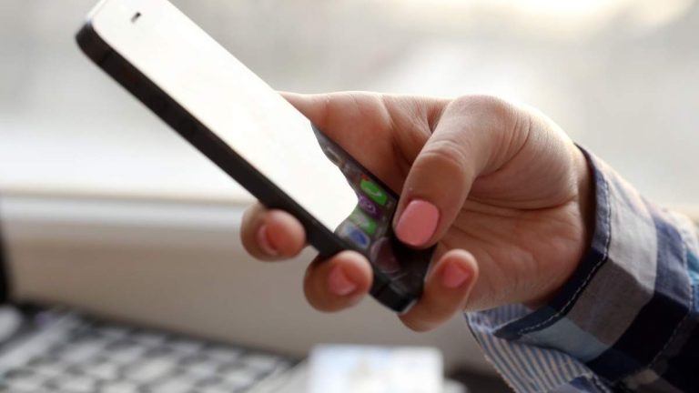 Många egenföretagare kommer att kunna boka tid för att få sin INKOMST gjord per telefon från och med måndagen den 29 april