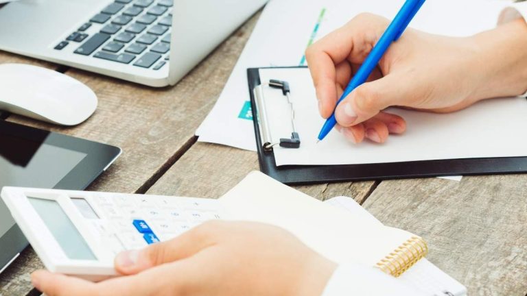 Socialförsäkringskalkylatorn låter dig veta vad den genomsnittliga avgiften för egenföretagare ska vara