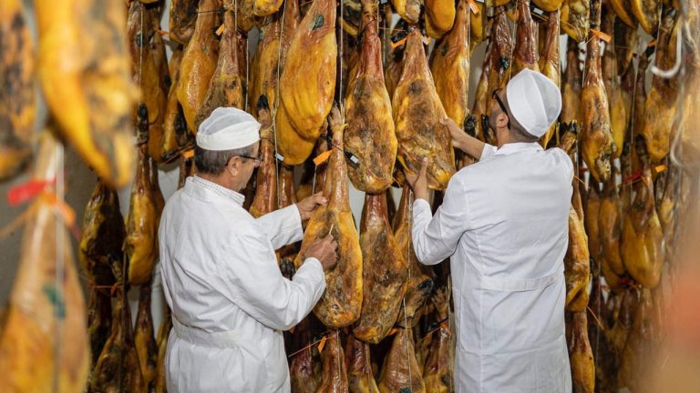 Detta familjeföretag har härdat den bästa iberiska skinkan i världen i mer än 70 år.