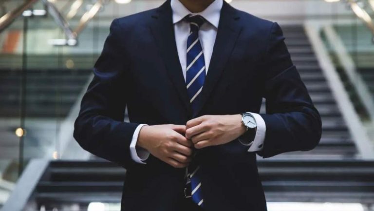 Allt fler frilansare använder kommersiella jurister för att skapa sin verksamhet eller lösa konflikter