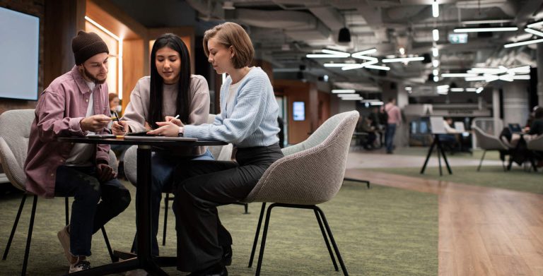 Ett program ska hjälpa extremaduranska egenföretagare att träna och arbeta gratis i en coworking