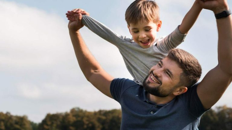 Också egenföretagare som fick minimiinkomsten för levnadsplikt måste presentera inkomsten