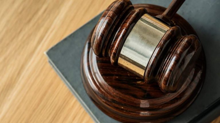 TEAC stöder högsta domstolen och medger även att man drar av lönen för administratörer i företag