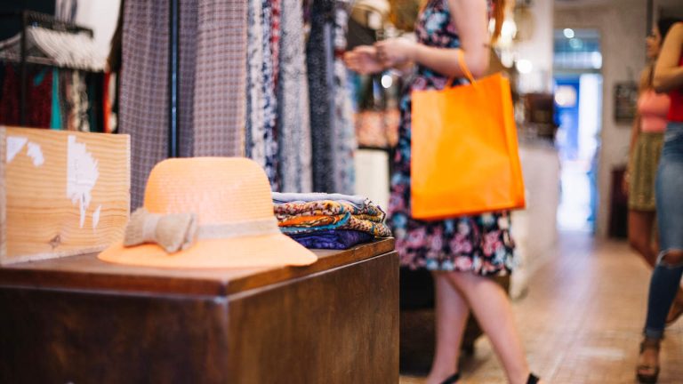 Konsumenter spenderar i genomsnitt 6 000 euro per år i egenföretagare