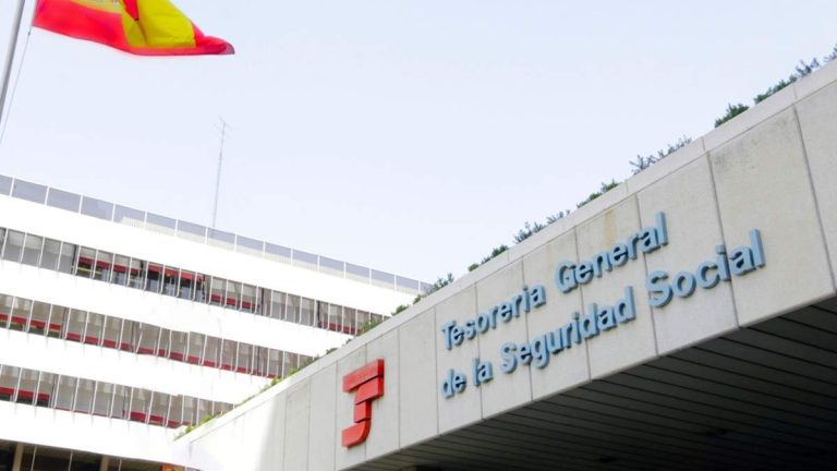 Socialförsäkringen kan ta fram till april för att betala avgifterna till egenföretagare som bidragit mer 2023