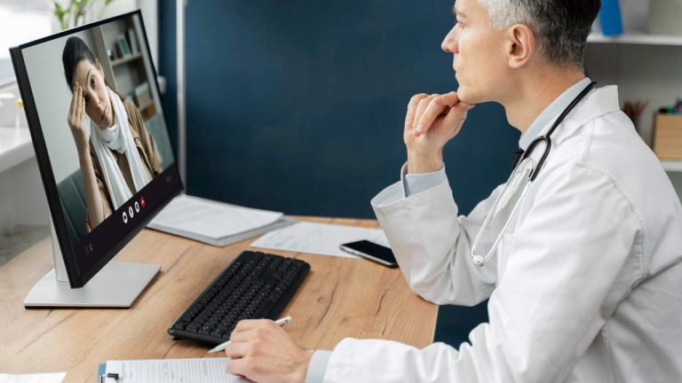 En 67-årig entreprenör uppfinner en mobilapplikation för att behandla patienter på mindre än 30 sekunder