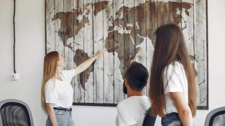 Att anställa en arbetare för 430 euro per månad: Är det lagligt att anställa utomlands och inte betala avgifter?