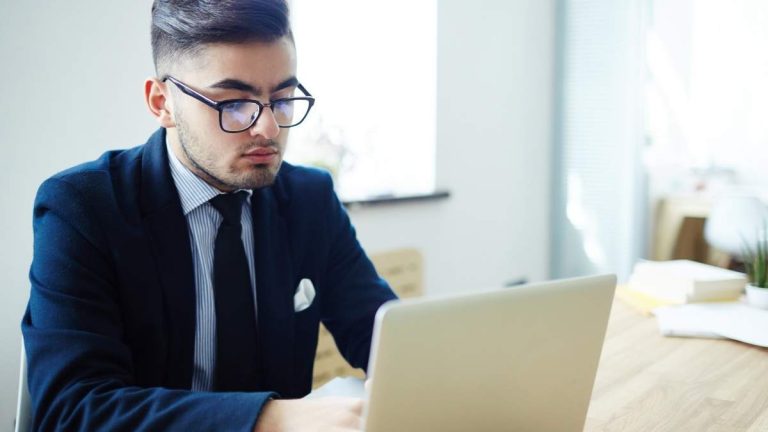 Egenföretagare kan begära det nya digitala kitet från och med denna fredag, även om de redan har fått tillgång till hjälpmedlet