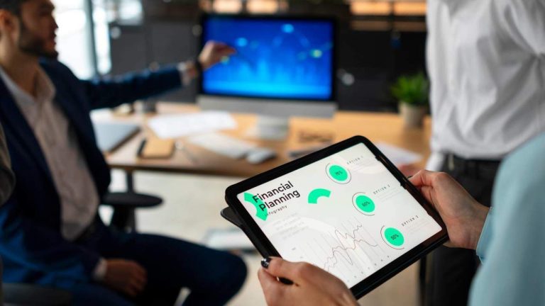 Endast 12 % av små och medelstora företag använder artificiell intelligens för att förbättra affärsprocesser