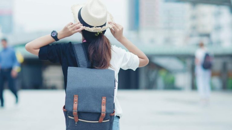 Högsta domstolen tvingar egenföretagare att betala majoriteten av bonusarna till sina anställda under semester