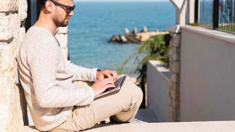 Finansministeriet kan tillämpa ”skattekarantän” för egenföretagare som flyttar sin bostad utomlands