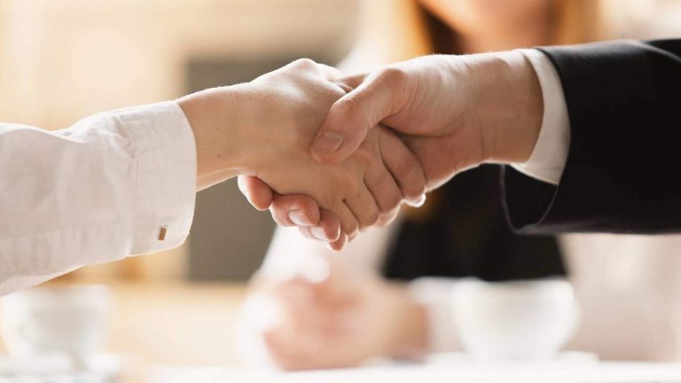 Fedea föreslår att egenföretagare kan gå med på permitteringar med sina anställda utan att förlora arbetslöshet