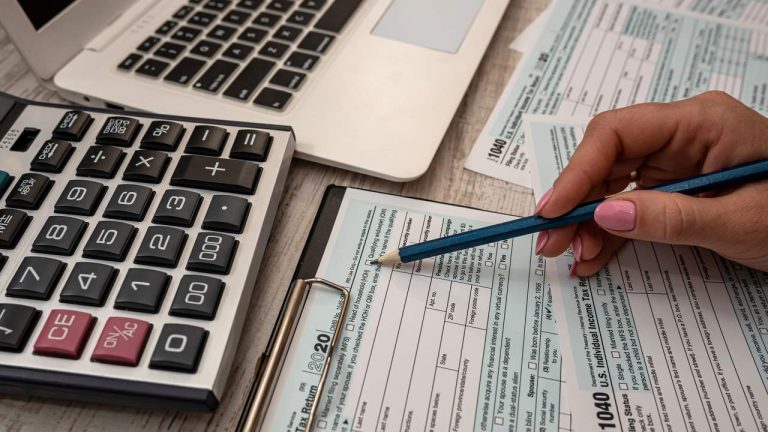 Nytt Treasury-system för egenföretagare för att korrigera INKOMSTER och kompensera sina skulder