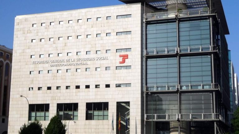 Socialförsäkringen klargör fortfarande inte några tvivel hos egenföretagare om den framtida regleringen av deras avgifter