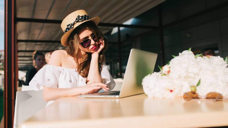 Två av tio egenföretagare har inte haft en enda semesterdag det senaste året