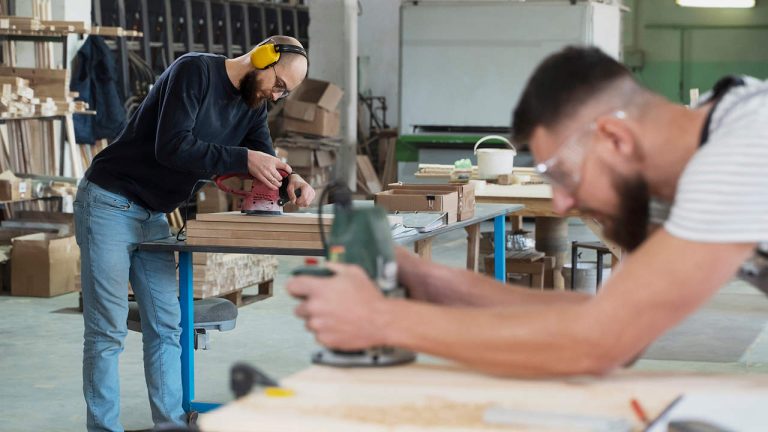 Konkursförfaranden för småföretag har femdubblats under 2024, enligt en rapport