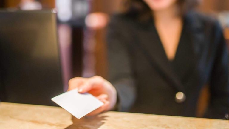 Dataskydd bötfäller egenföretagare inom turism för att de kopierar sina kunders DNI