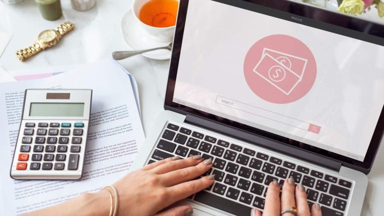 Det är de skatter som egenföretagare måste deklarera från och med september