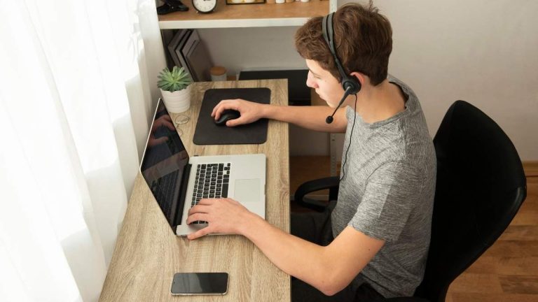 Det är de utgifter som egenföretagare är skyldiga att stå för för sina anställdas distansarbete 2024