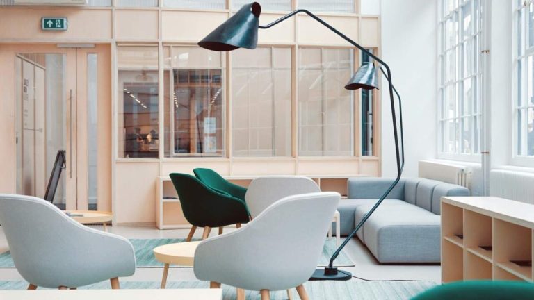 Färgen på affärsstolar påverkar också de anställdas produktivitet