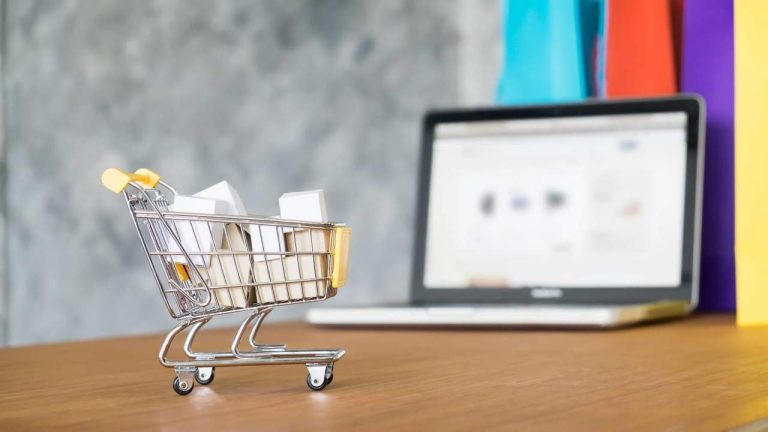 Finansministeriet förklarar hur egenföretagare och företag som säljer på nätet måste deklarera moms