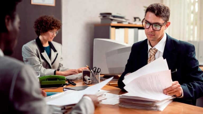 Hur kan en online magisterexamen i juridik hjälpa dig att skapa din egen advokatbyrå?