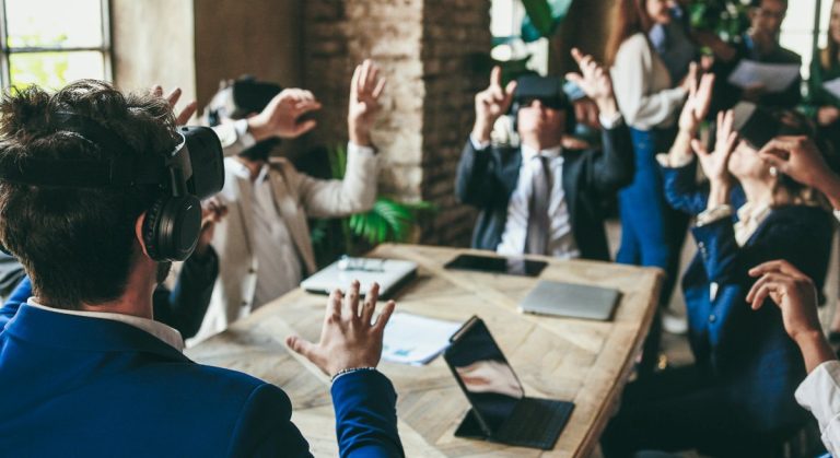Möten i Maine och lunch i Laos: VR på arbetsplatsen
