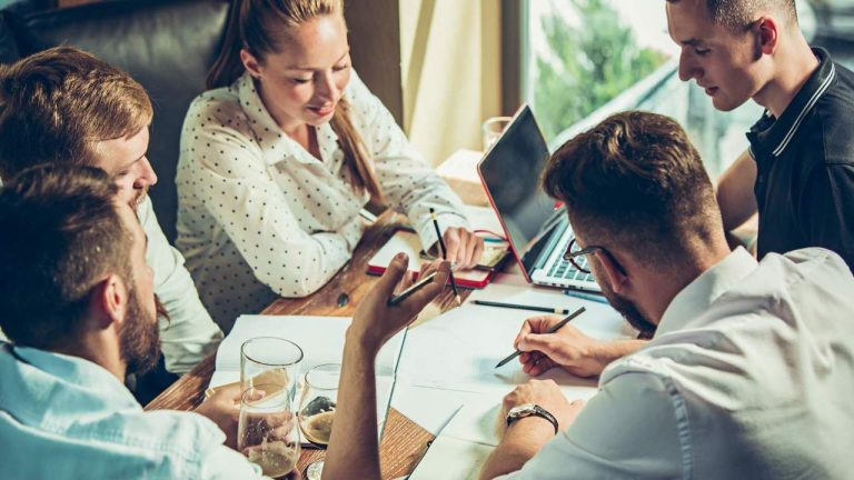 90 % av små och medelstora företag förväntar sig att öka eller behålla sin omsättning 2024 och öka exporten