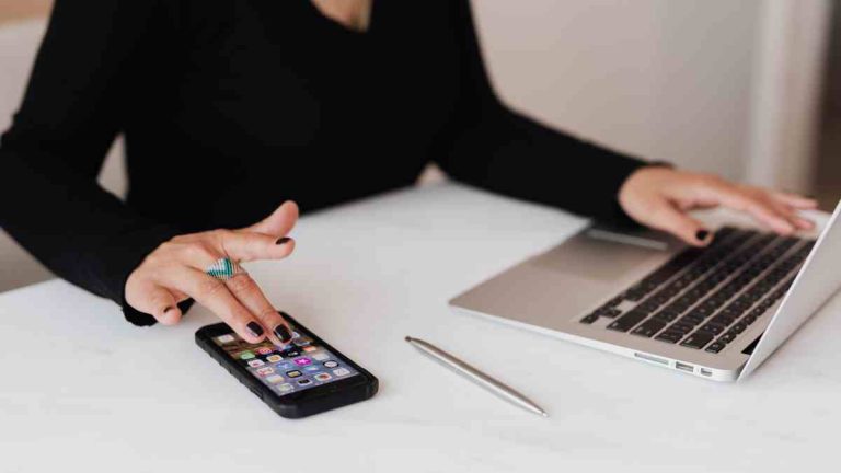 Egenföretagare har fram till oktober på sig att skapa en inkörsport med statskassan och kompensera skatter