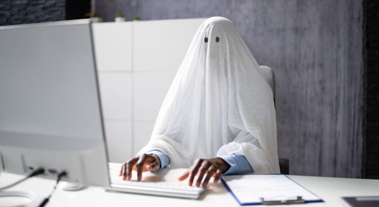 Låt dig inte snärjas av spökjobbannonser den här läskiga säsongen
