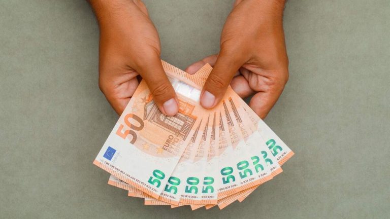 Nytt gratis telefonnummer för egenföretagare som vill komma åt IMV