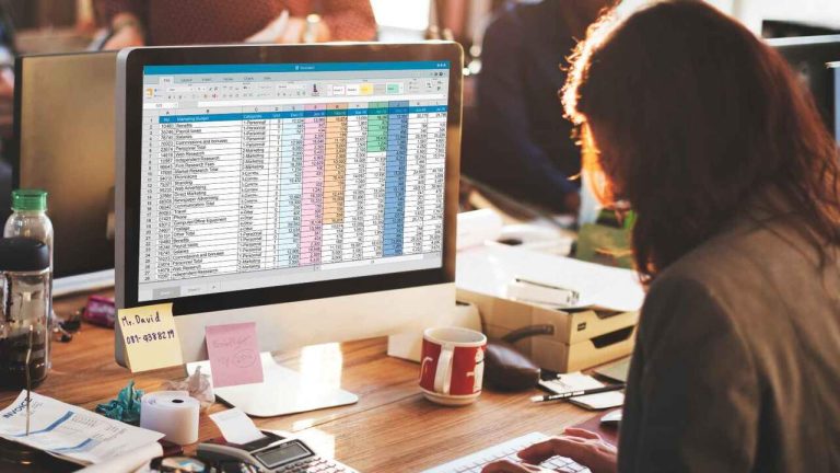 Ekonomi kommer att ha det gratis programmet klart i oktober så att självförpliktade frågor fakturor som följer lagen