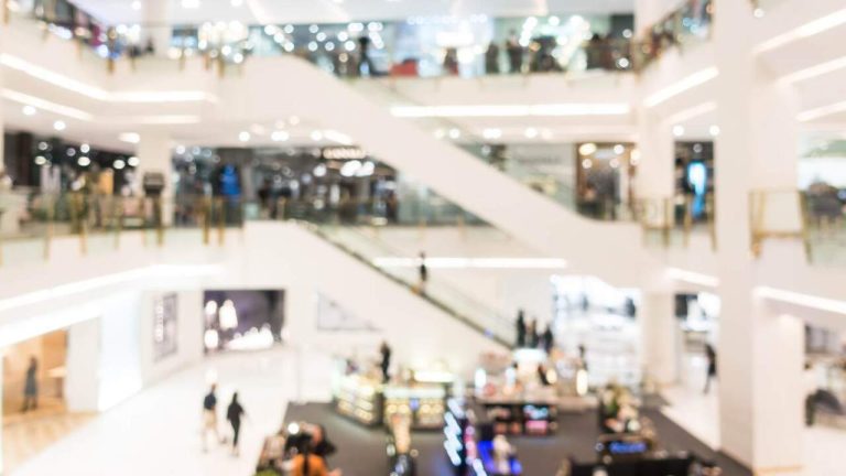 Black Friday ökar besöken i fysiska butiker av små företag med 40 %