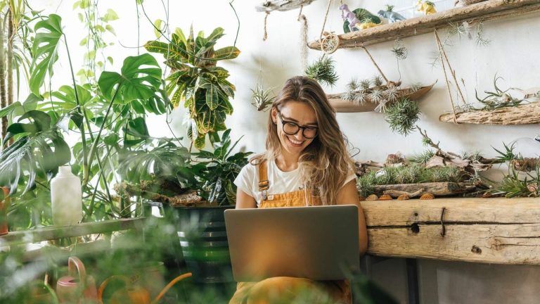 Egenföretagare tjänar i genomsnitt mindre än 1 000 euro i pension per månad. Hur kan de komplettera sin pension?