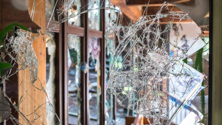 Egenföretagare utsätts för fyra gånger fler övergrepp än hem, enligt en rapport