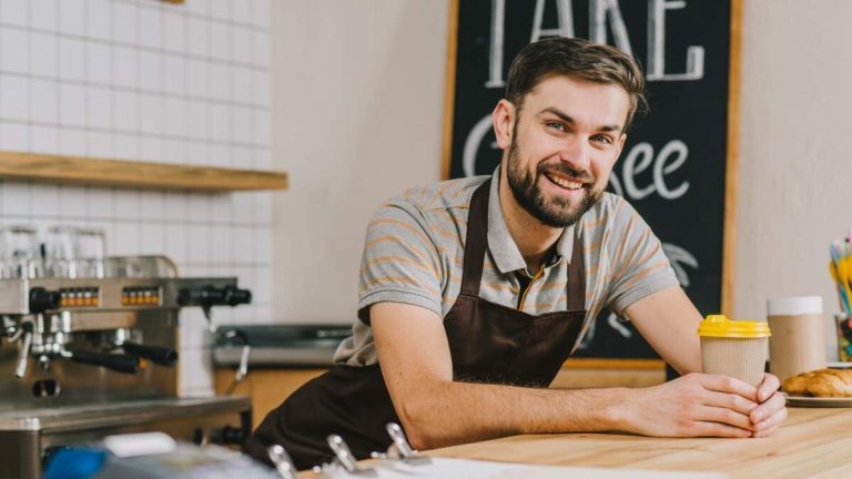 Flera ändringar av skattereformen skulle sänka skatten på unga egenföretagare