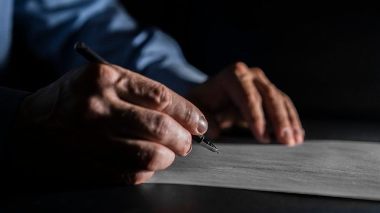 Domstolarna klargör att notarier inte har rätt till aktiv pension, även om de är egenföretagare