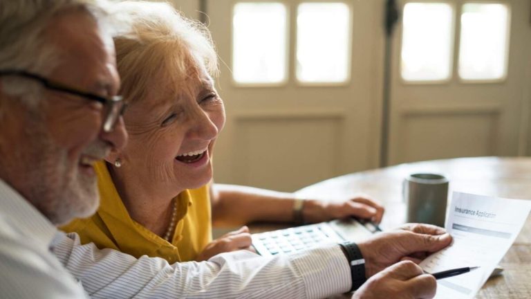 Egenföretagare utomlands måste uppvisa livsbevis före 31 mars annars förlorar de sin pension