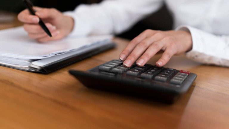 Finansdepartementet lanserar en simulator för egenföretagare för att beräkna de källinnehåll de måste tillämpa på personlig inkomstskatt